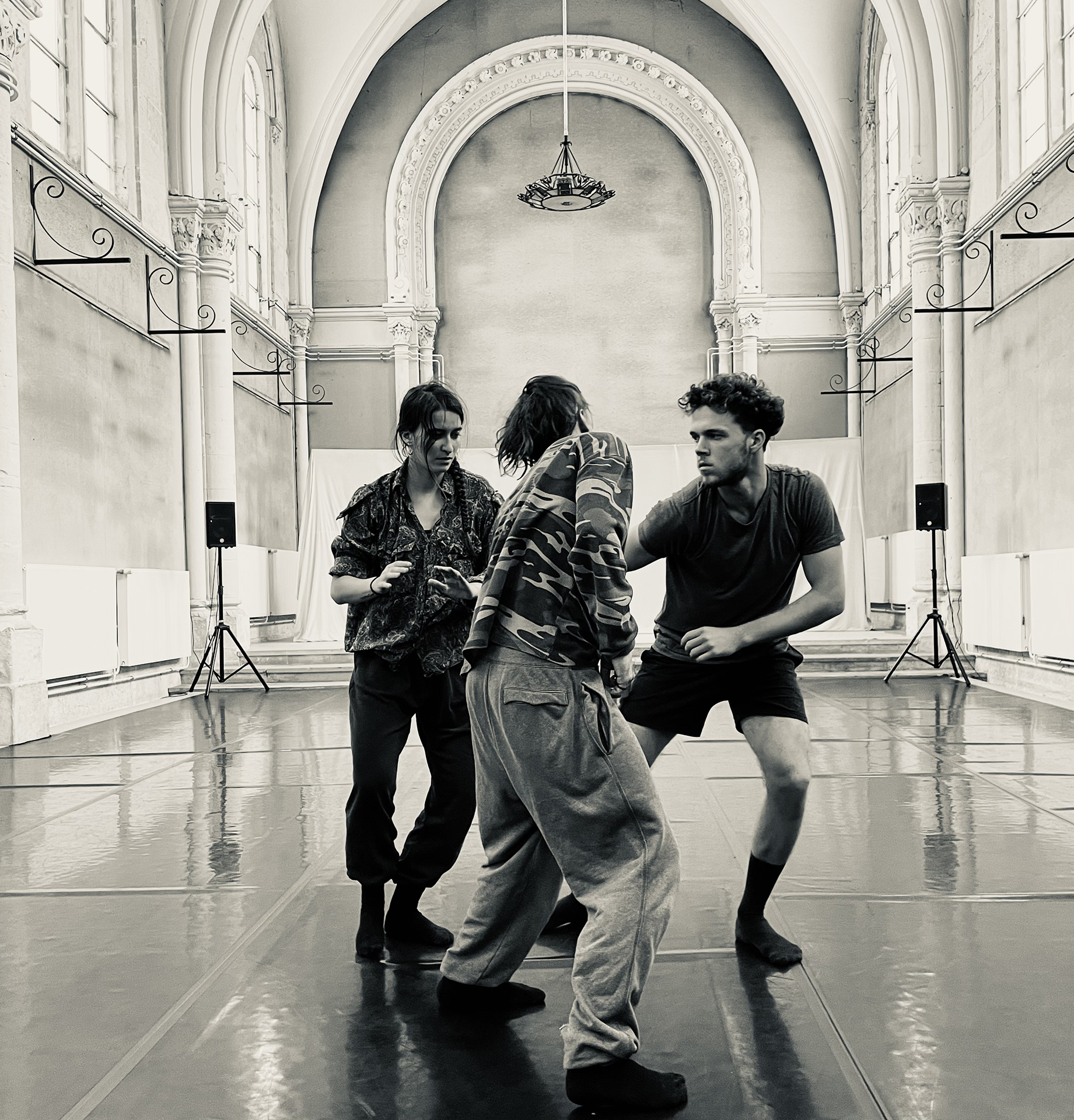 Photo des danseurs en répétition à la chapelle © FECITensemble